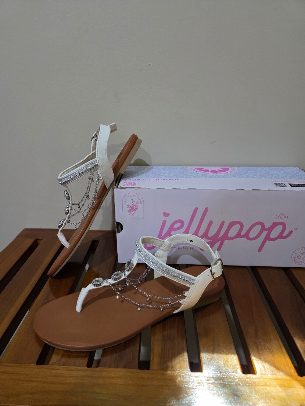 Jellypop Jasmine White T-Strap Rhinestone Chain Sandals Size 6.5 **See Details